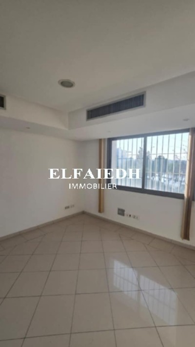 Locale panorama L281-2