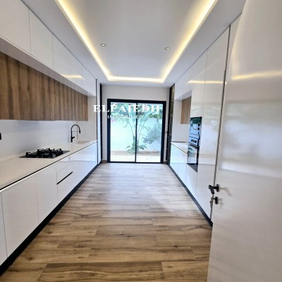 Villa  RELEX V8288-18